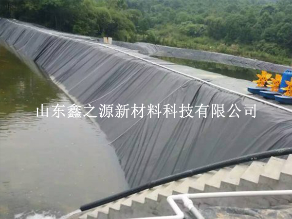 問：魚塘養(yǎng)殖防滲膜的周圍可以貼瓷磚嗎？